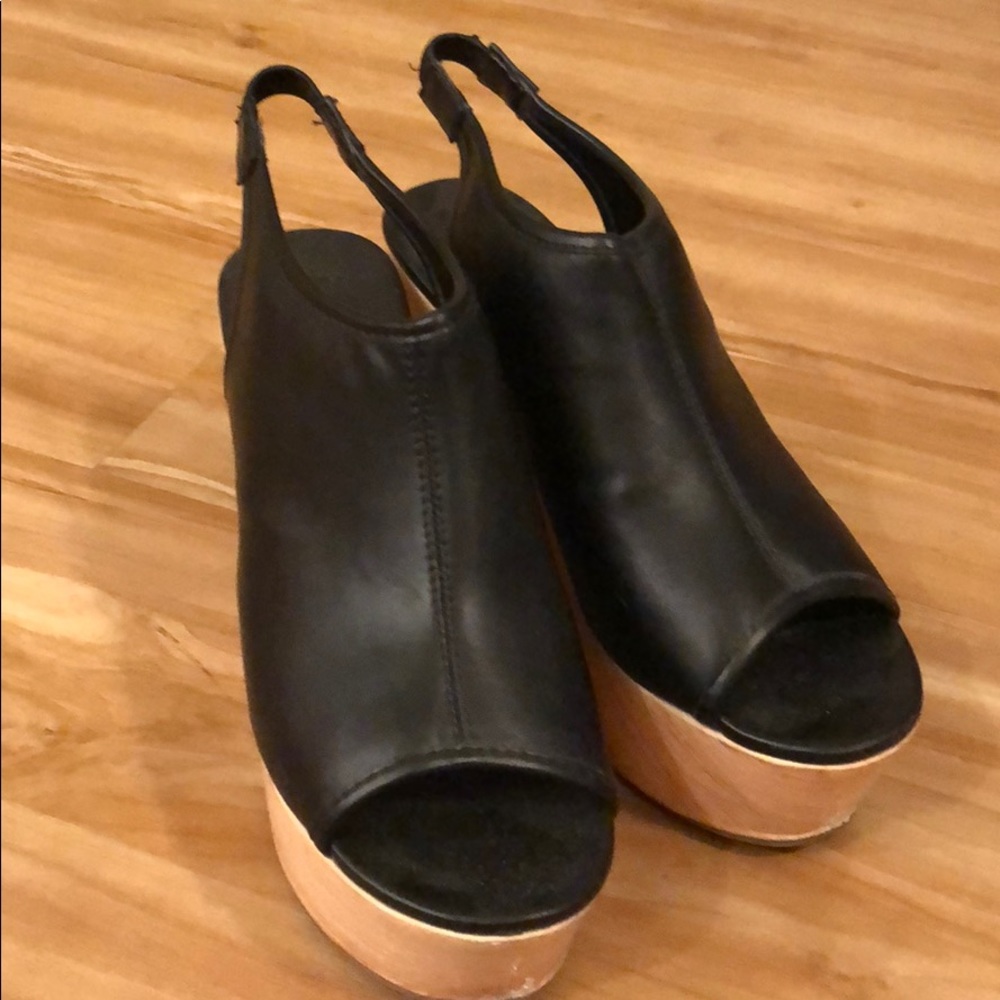 Black wedges